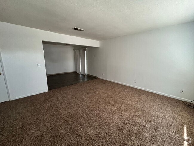 Building Photo - Affordable 3 bedroom 2 bath Apartment