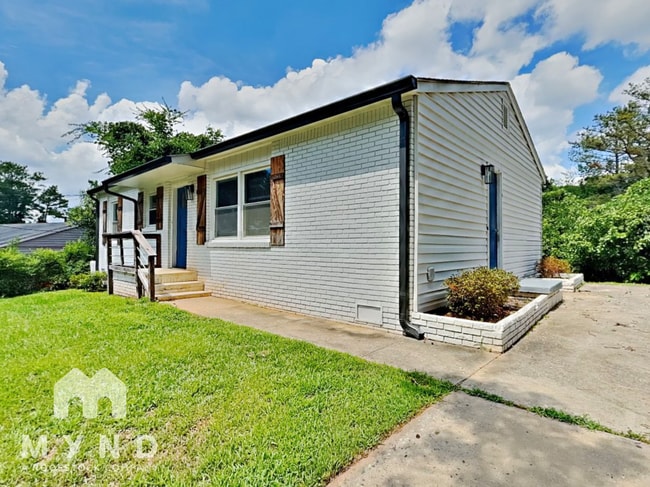 Photo - 60 Finch Dr SE