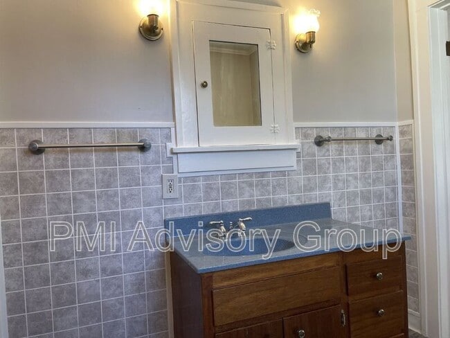 Photo - 721 SW Park Ln