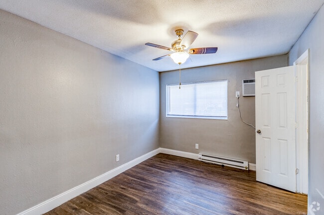 1 BR, 1 BA - 580 SF - Sabal Palms LLC