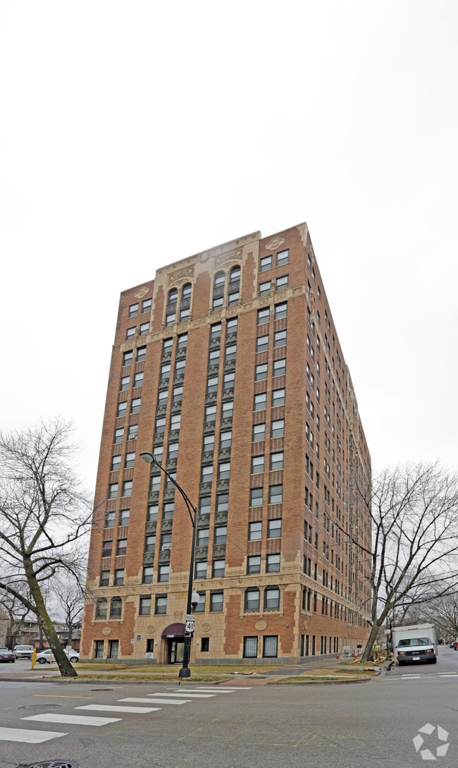 Building Photo - 7300 Venture Apartments