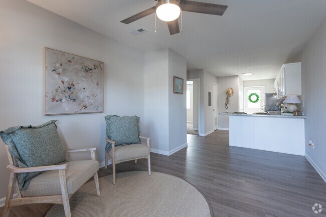 2BR, 1BA - 763SF - Living Area