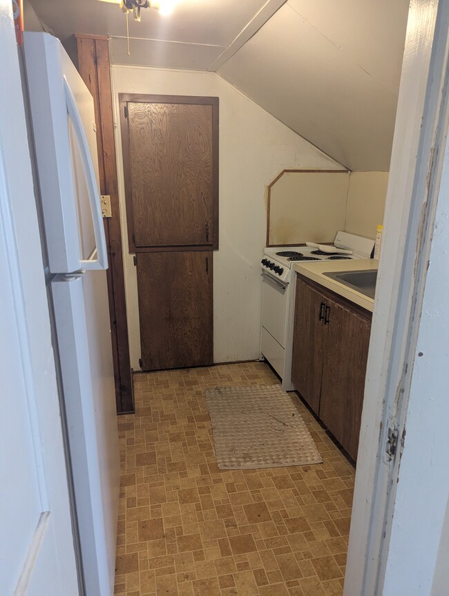 Photo - 102 W 5th St