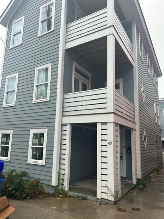 Building Photo - 45 Reid St Unit B