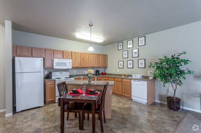 1BR, 1BA - 766SF
