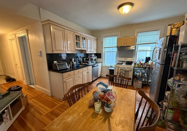 Building Photo - 115 Browne St Unit 115 Browne Street