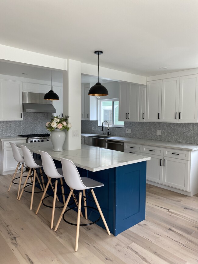 Photo - 2481 Walgrove Ave Unit 2481