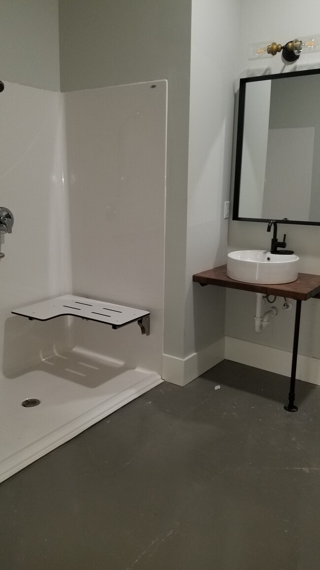 Photo - 503 Main St S