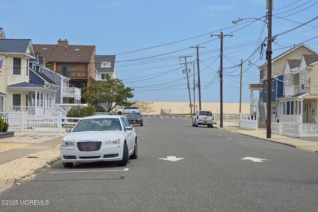 Photo - 14 6th Ave