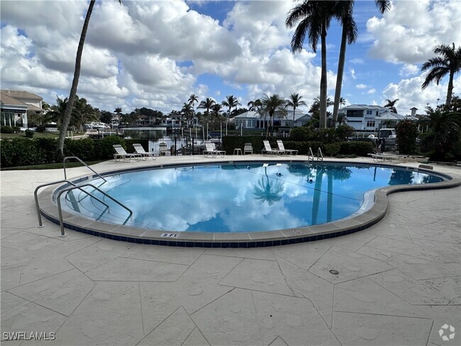 Building Photo - 2150 Gulf Shore Blvd N Unit 609 Rental