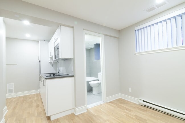 Building Photo - 25 Av des Pins O Unit 101