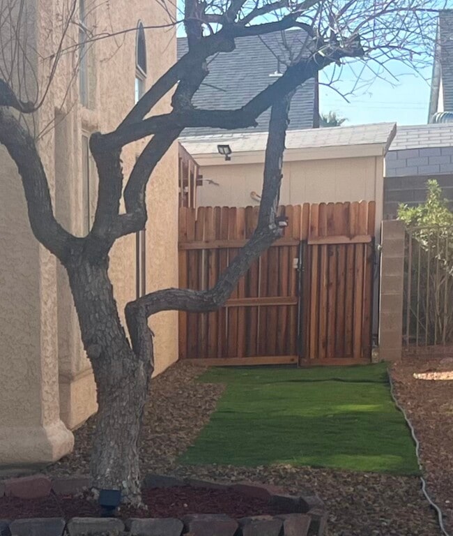 Side gate private entrance - 2229 Goldhill Way Unit Back  Casita