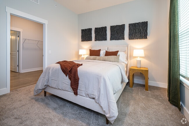 1BR, 1BA - 751SF - Primary Bedroom