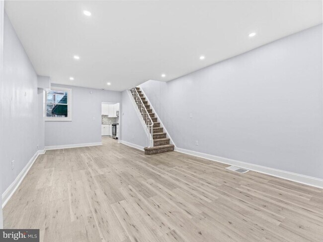 Photo - 1839 E Clementine St