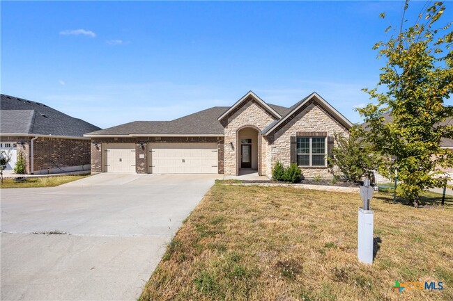 Building Photo - 2265 Wooster St