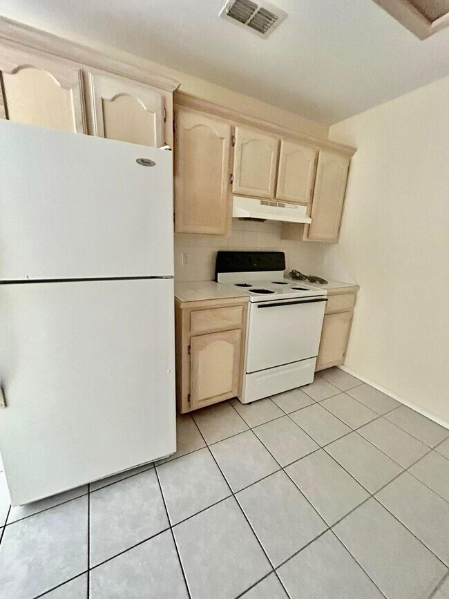 Photo - 604 S Logan Dr Unit 2