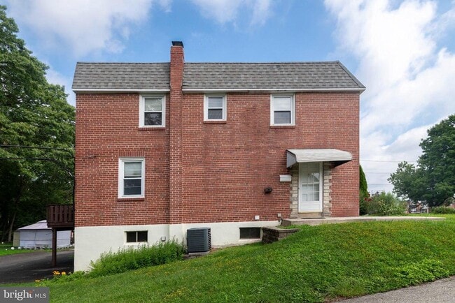 Photo - 526 Michell St