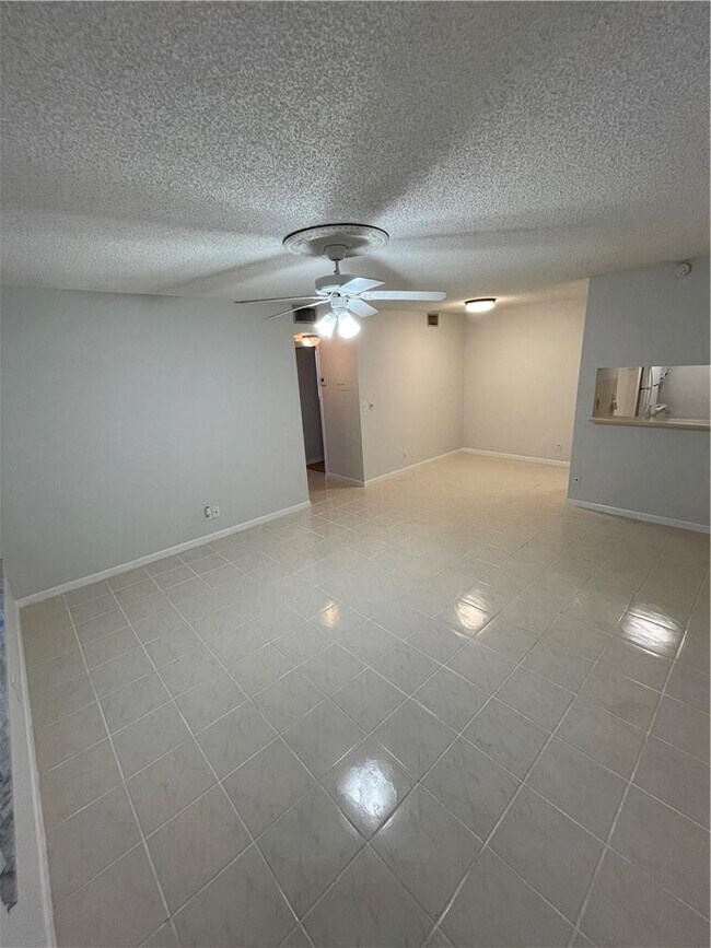 Photo - 3546 N University Dr Unidad 3546