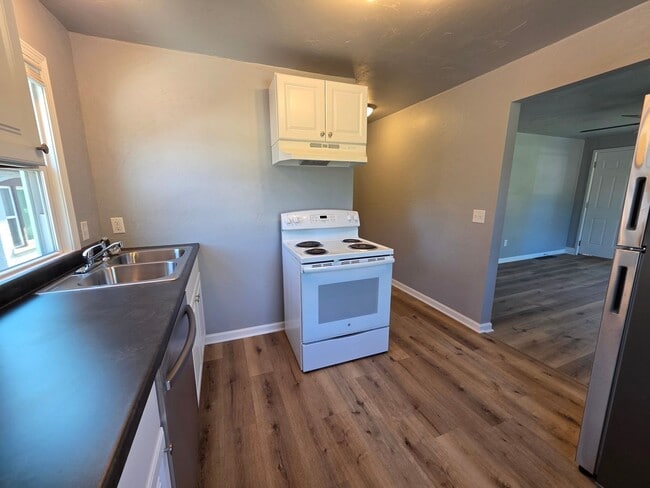 Photo - Shipyard Maple At 5th Unit 604 5th Street (Lower Back)