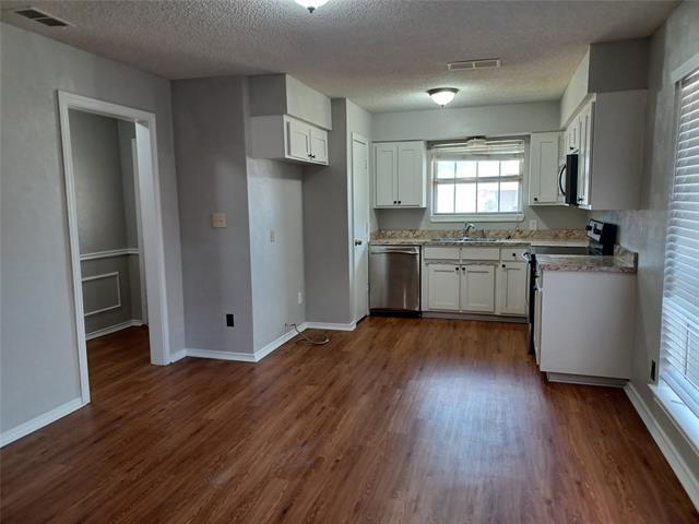 Photo - 2 Longhurst Ct