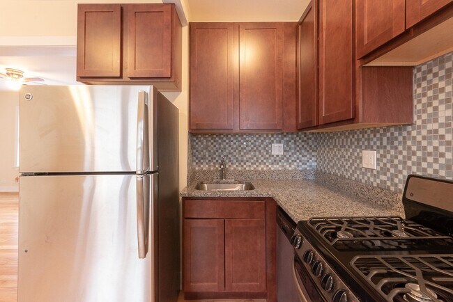 Photo - 3739 N Pine Grove Ave Unit J07P