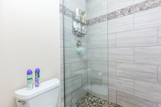 Photo - HUGE 4bed/2bath Condo Quality GARDEN unit in Wicker Park! Central Air! In-Unit Laundry! Unit 0