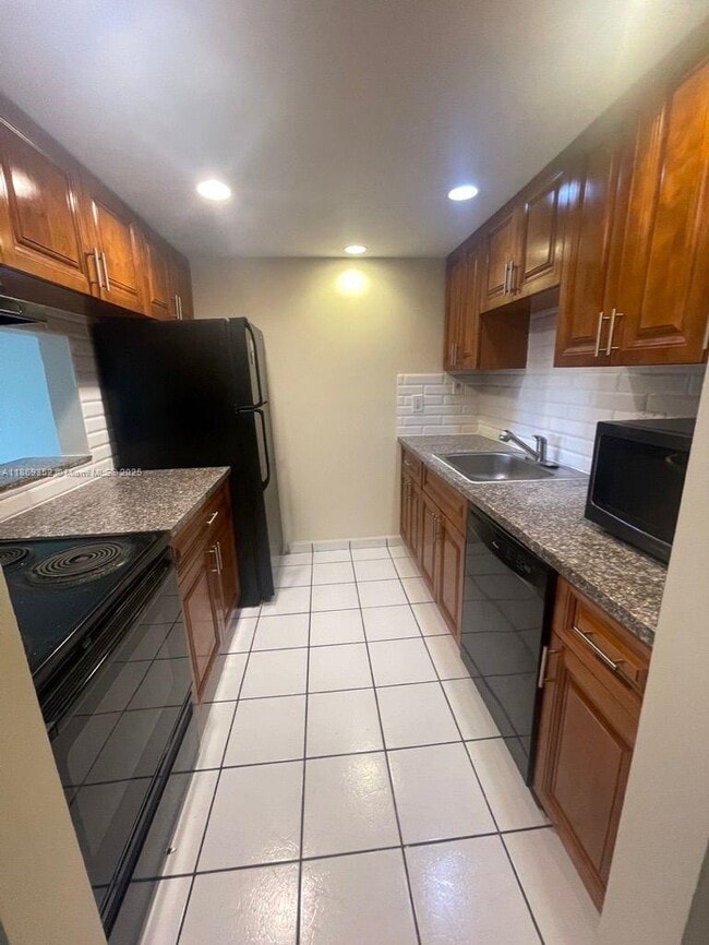 Building Photo - 14201 N Kendall Dr Unit 109D Rental