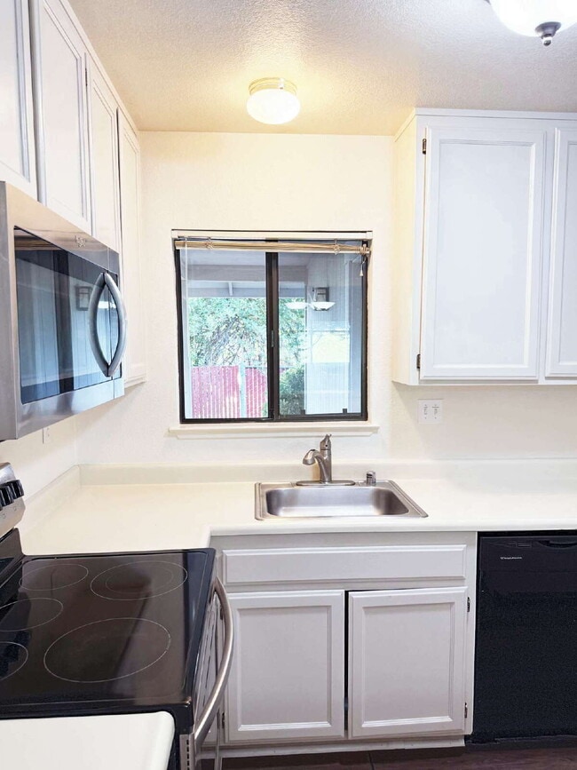 Single-Level Sonoma Living Less Than a Mile from the Historic Plaza