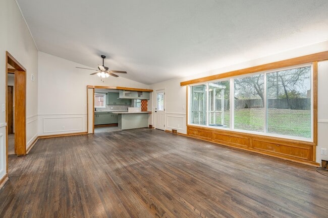 Photo - 1520 N Yale Blvd