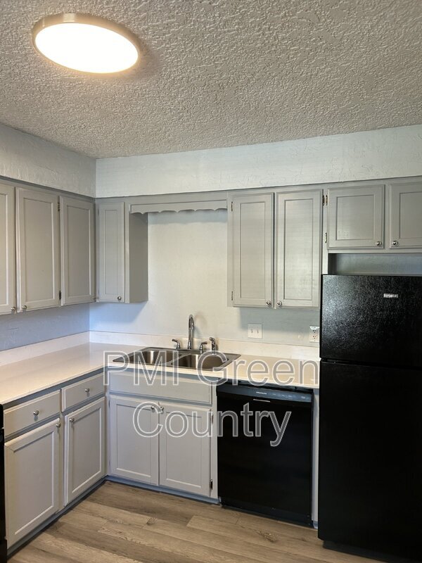 Photo - 228 S Indianola St