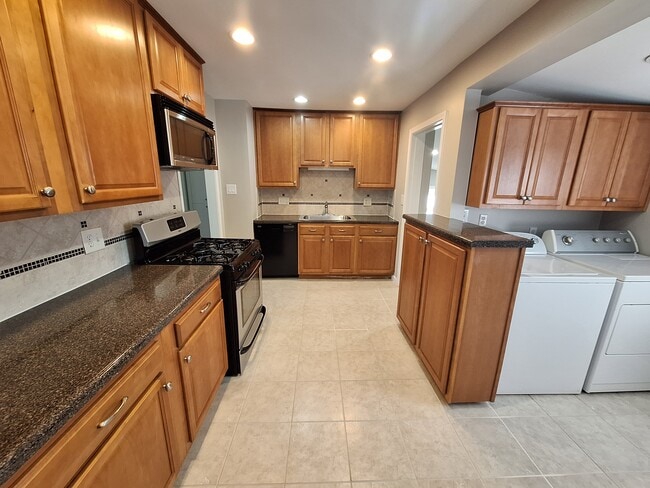 Photo - 700 Mial St
