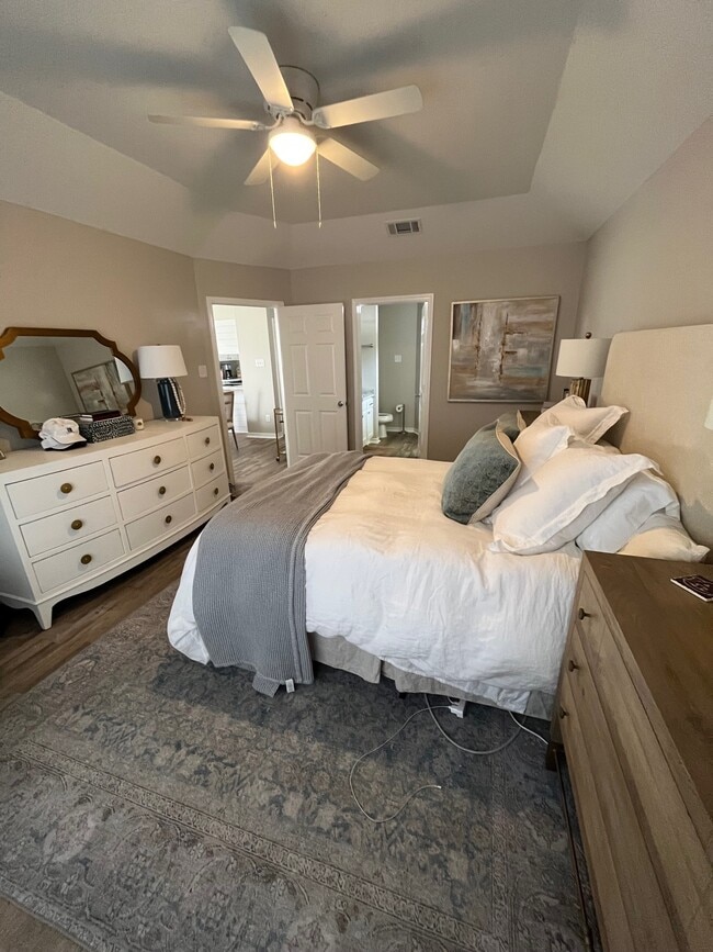 Building Photo - 412 Belle Chase Ct S