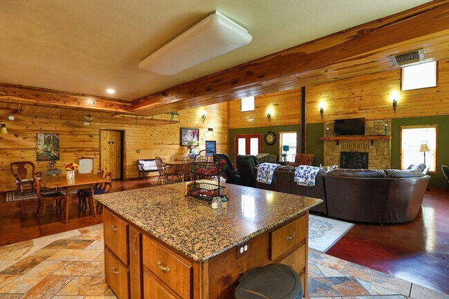 1083 N 4290 Rd
