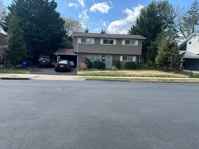 Photo - 4240 Sideburn Rd