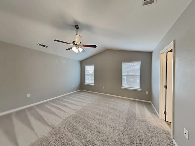 Photo - 345 Hunslet Cir