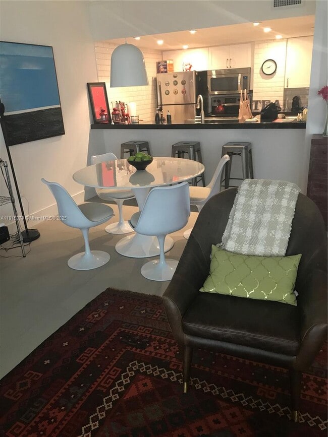 Photo - 555 NE 15th St Unidad 609