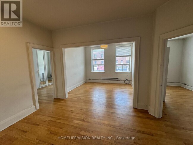 Photo - 555 Danforth Ave