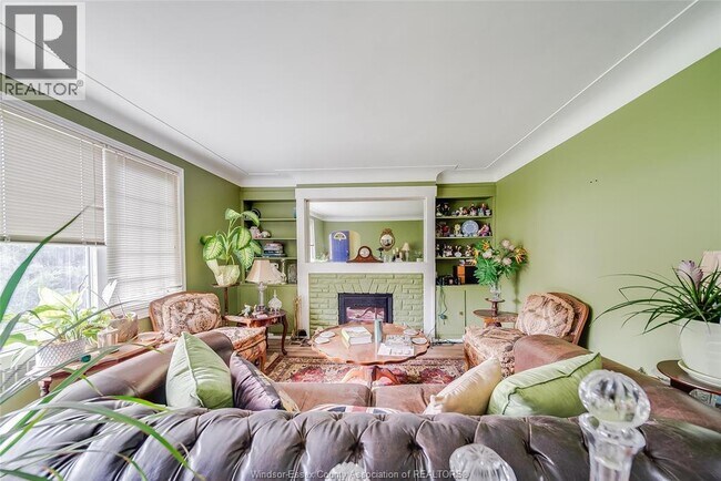 Photo - 3985 Roseland Dr E