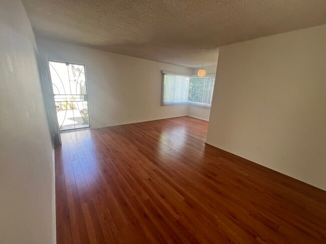 Building Photo - 1243 26th St Unit # 1 Rental