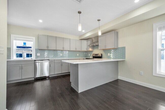 43 Wright Ave Unit 2