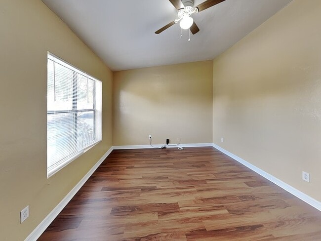 Photo - 1737 Ave C NE