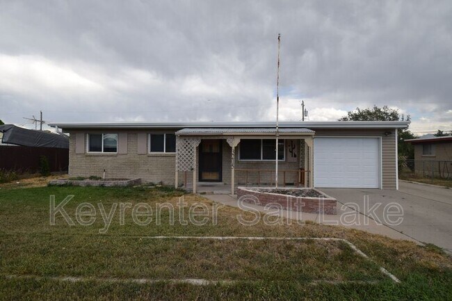 Building Photo - 3215 S 4400 W Rental