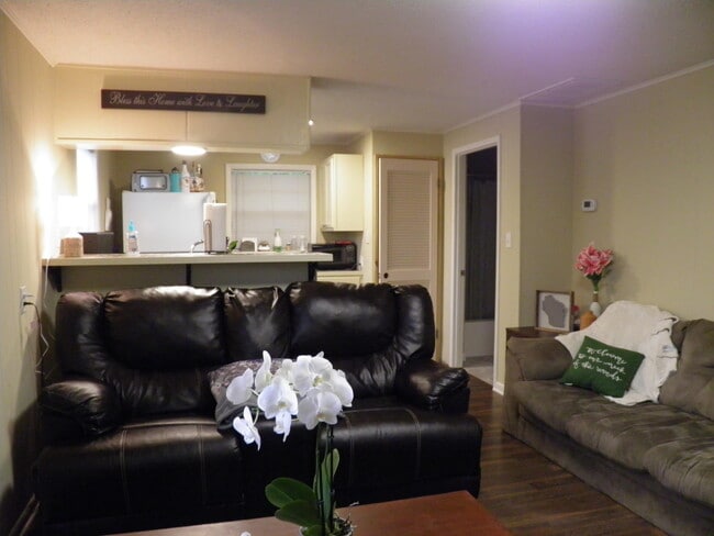 Photo - 402 Marlowe Dr