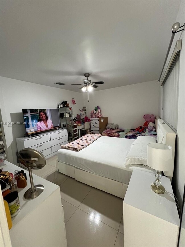 Photo - 467 E 13th St Unidad 467B