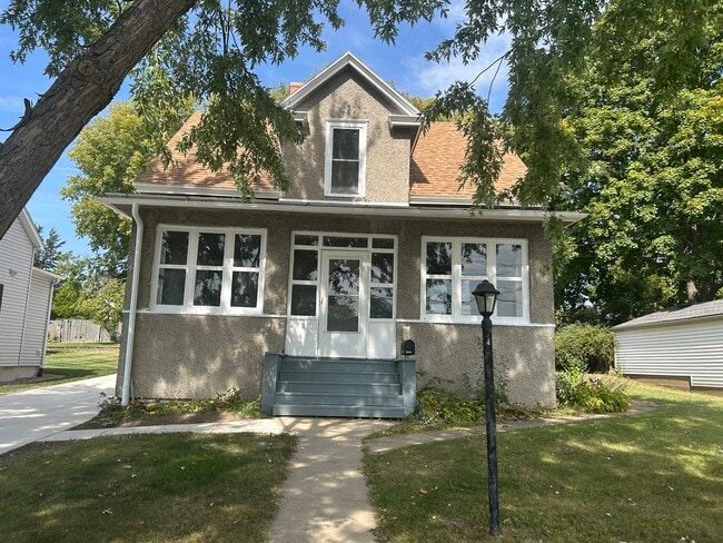 Building Photo - 2209 1st St Rental