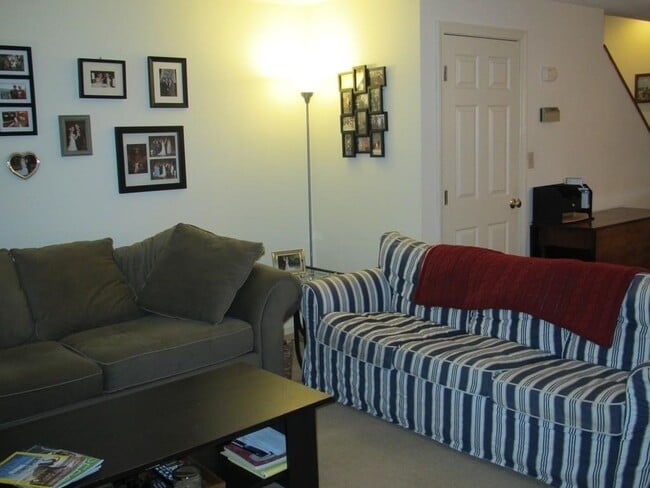 Photo - 299 River St