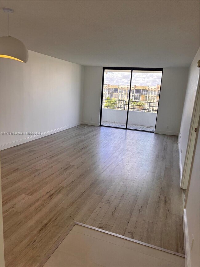 Photo - 600 Three Islands Boulevard Unidad 308