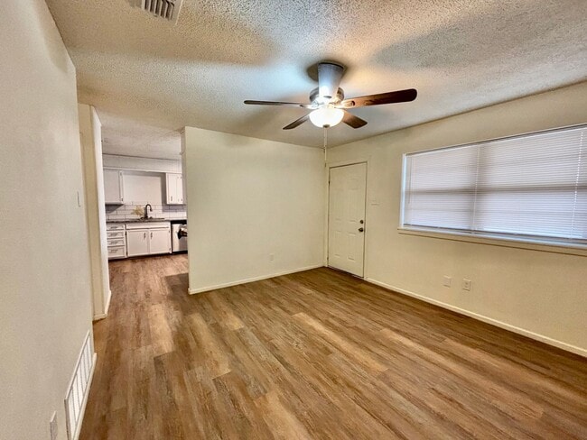 Photo - Pre-leasing for February - Updated 3 Bedroom 2 Bathroom Home