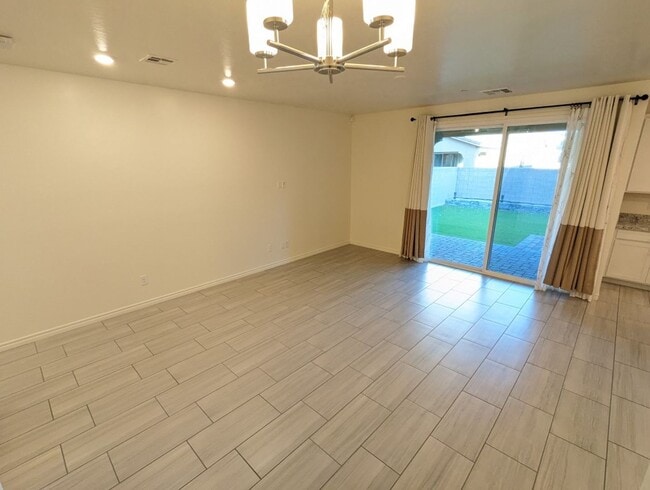 Photo - 1310 Ossa St