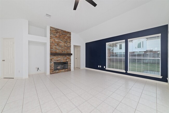 Photo - 3323 Shadowfern Dr